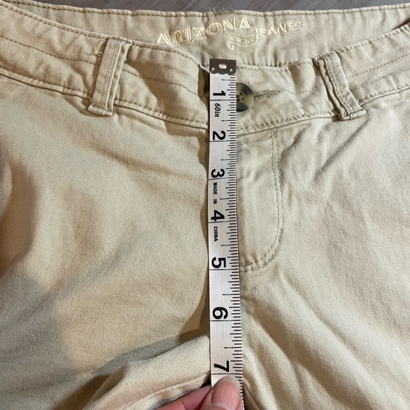 Arizona‎ Jean Company Tan Shorts w/Front Pockets and Faux Back Pockets, Size 5 - Picture 6 of 10